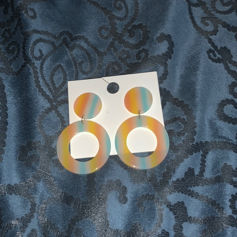 Acrylic earrings light weight NEW NEVER WORN WITH TAGS 🏷